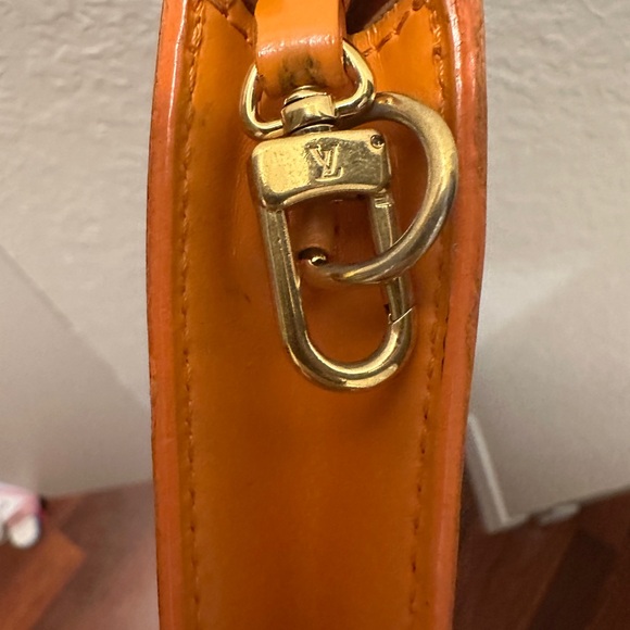 AUTHENTIC Louis Vuitton Epi Leather Pochette Accessoires – Orange – Vintage - Picture 4 of 9